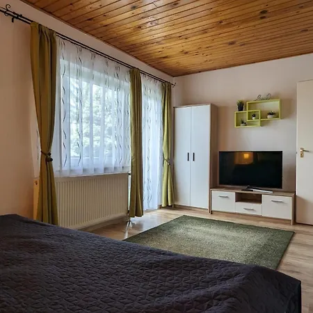Virágos Apartamento Balatonszárszó